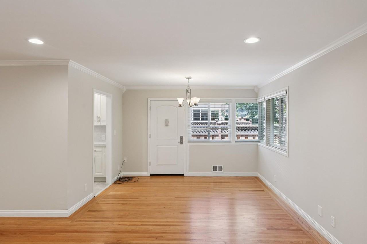 838 University Ave - Photo 6 of 28
