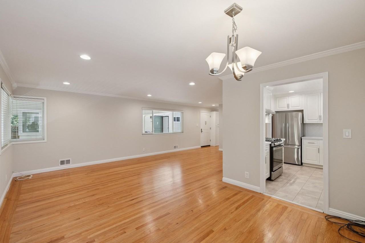 838 University Ave - Photo 7 of 28