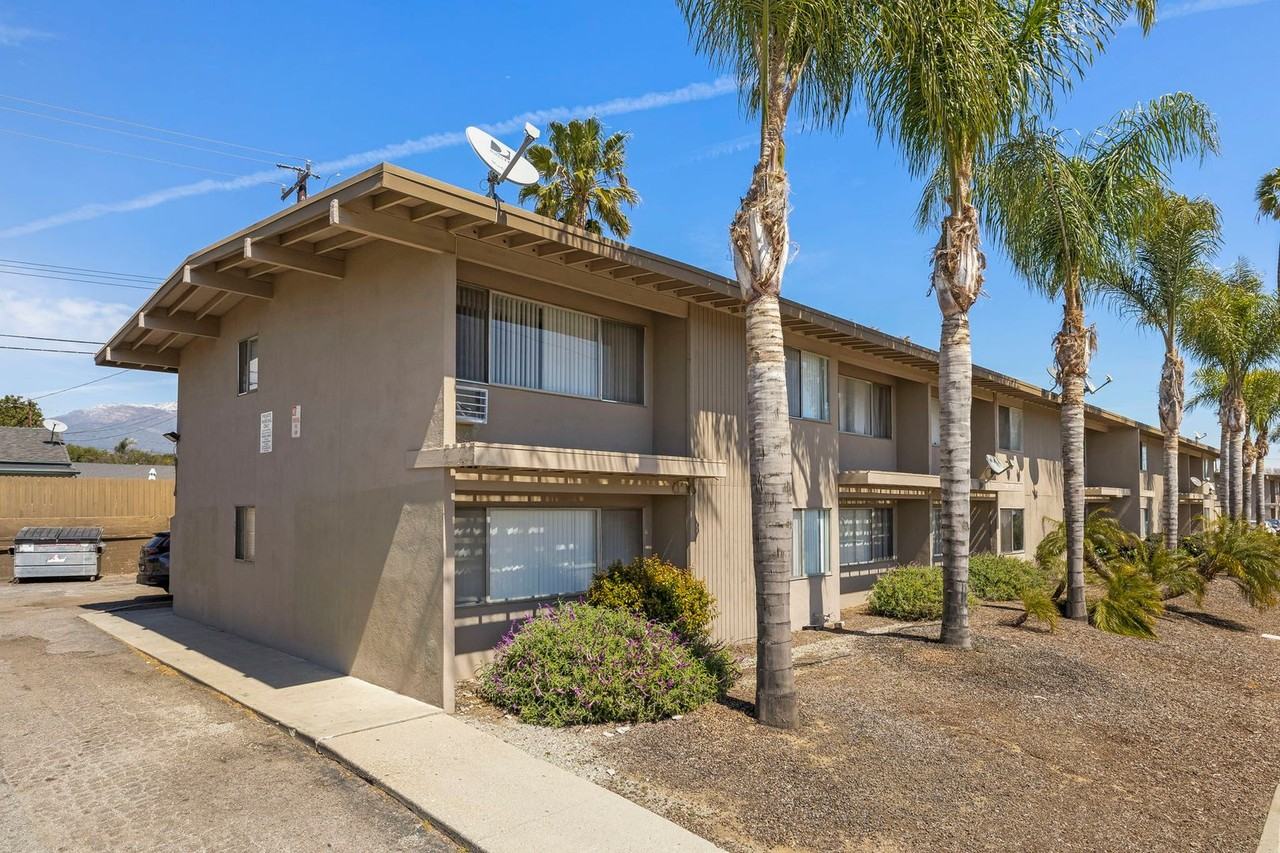 127 W Santa Barbara St #F - Photo 2 of 6