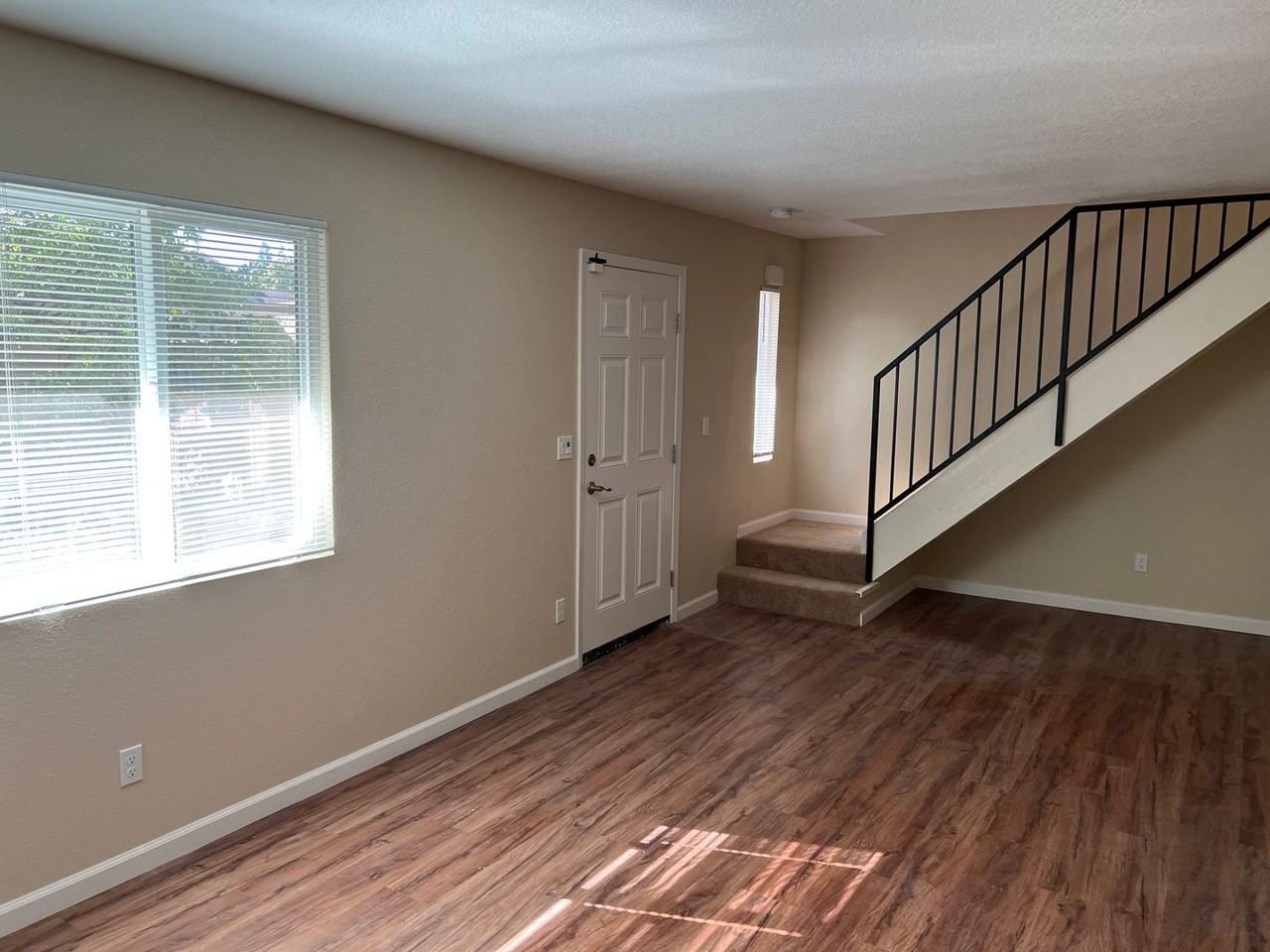 2603 Carlton Ln - Photo 4 of 24