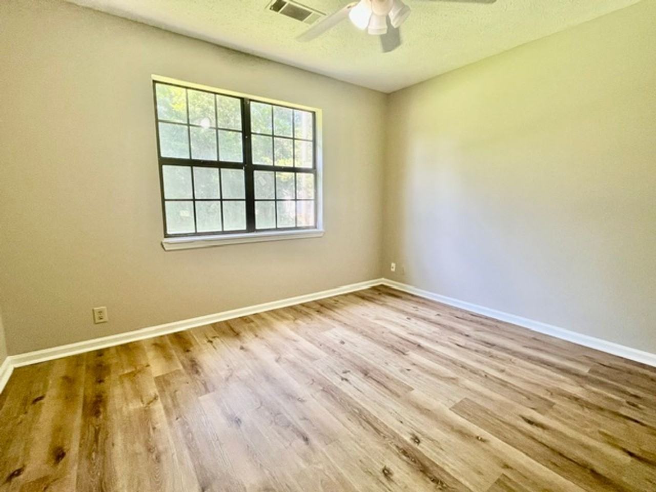 14A Argon Dr Nw - Photo 2 of 6