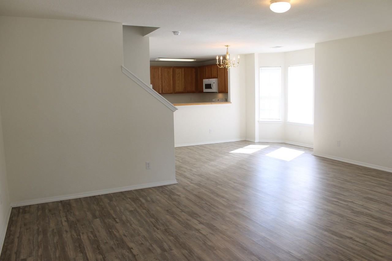 423 Lake Park Way - Photo 6 of 25