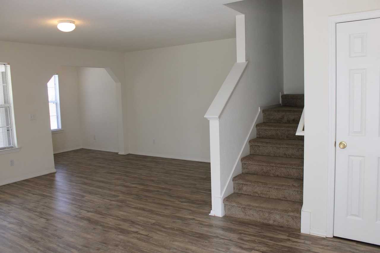 423 Lake Park Way - Photo 7 of 25