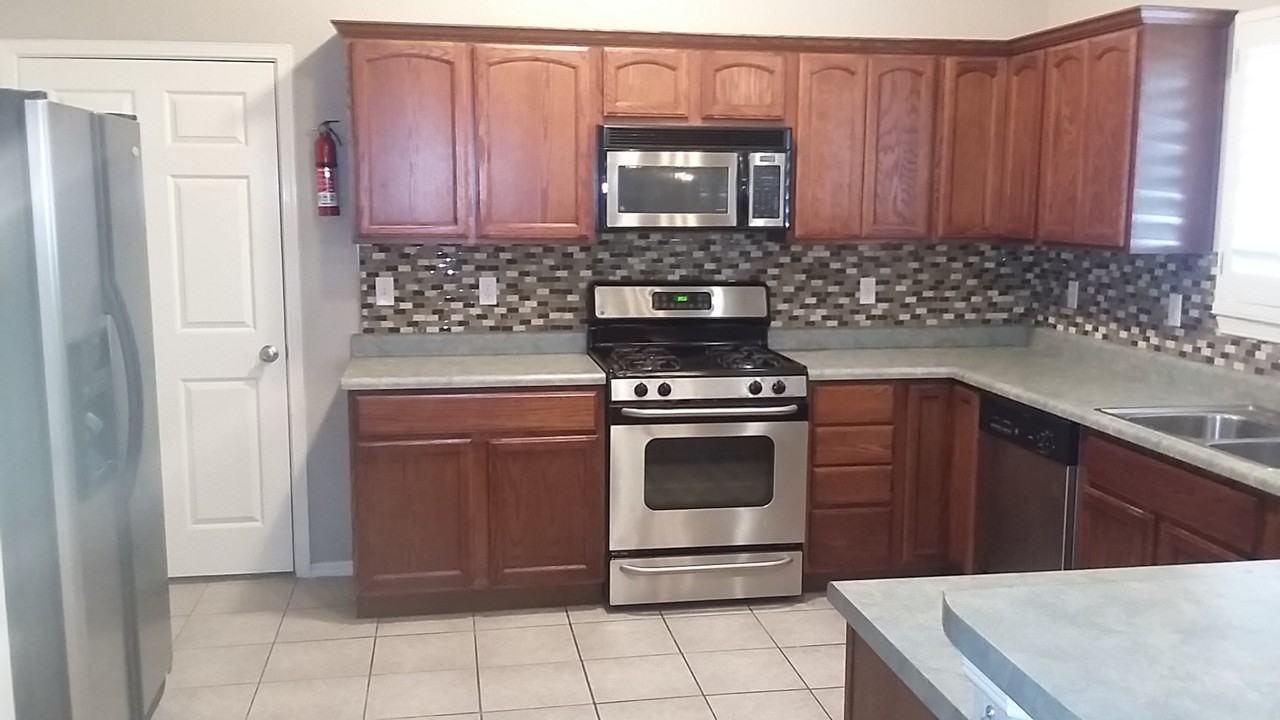 806 Elsa Ct - Photo 3 of 12
