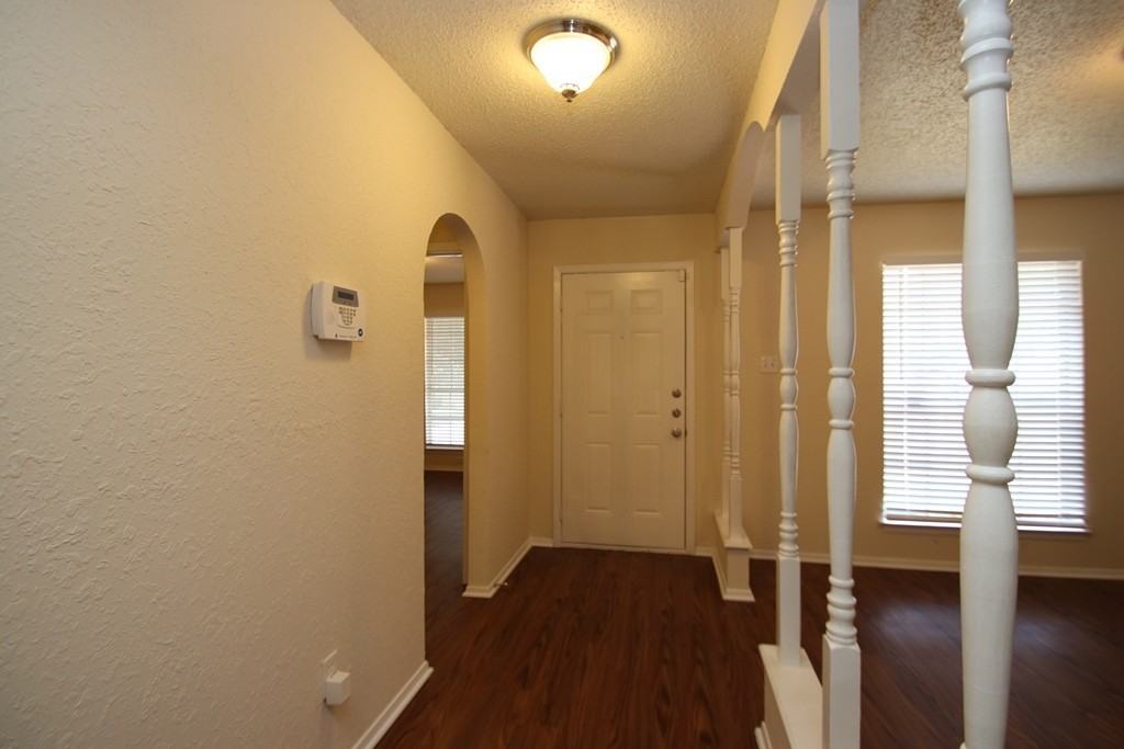 7017 Crosswood Dr - Photo 2 of 27