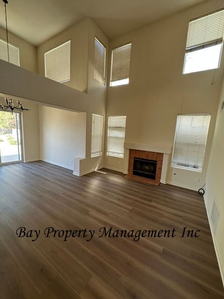 1124 Cobblestone St - Photo 3 of 13