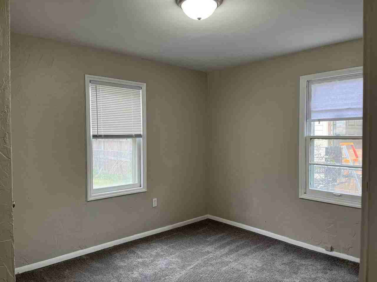 421 S Mccomas St - Photo 4 of 8