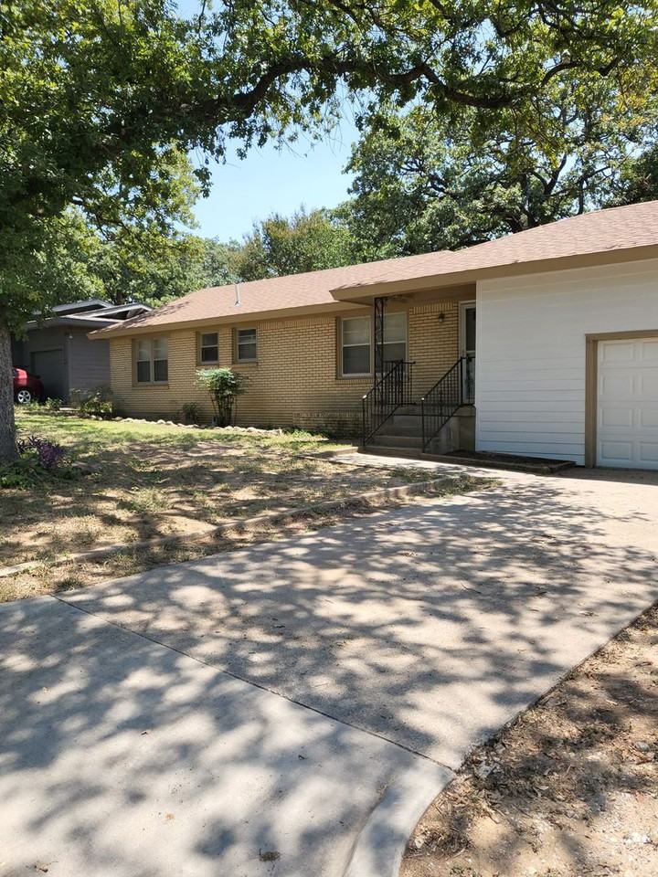 304 E Ellen Ave - Photo 2 of 24