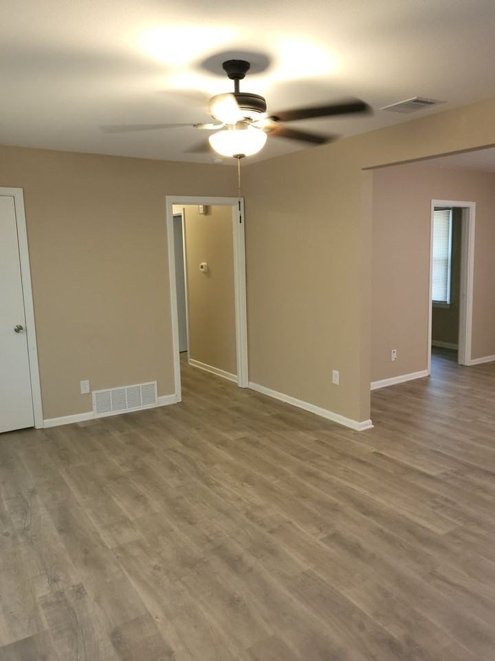 304 E Ellen Ave - Photo 4 of 24