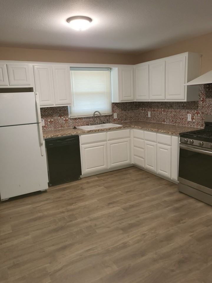 304 E Ellen Ave - Photo 7 of 24