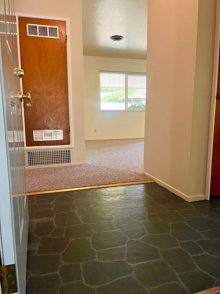 975 E 1st Ave - Photo 5 of 25
