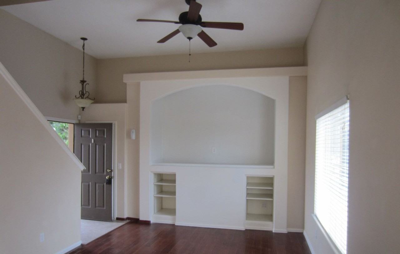 6035 Hombre Ct - Photo 4 of 11