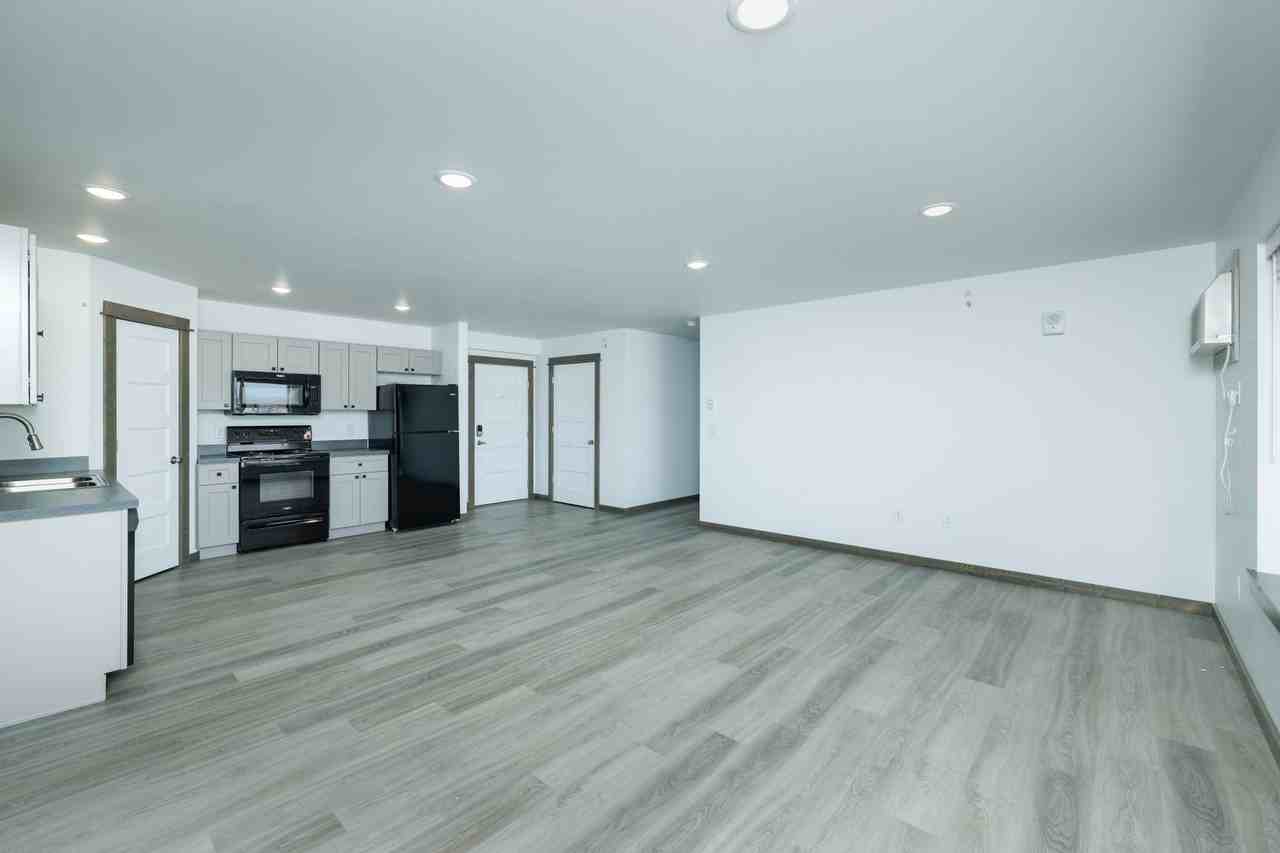 1906 Cruiser Lane - Photo 3 of 8