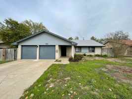 featured image of 1409 Farhills Dr