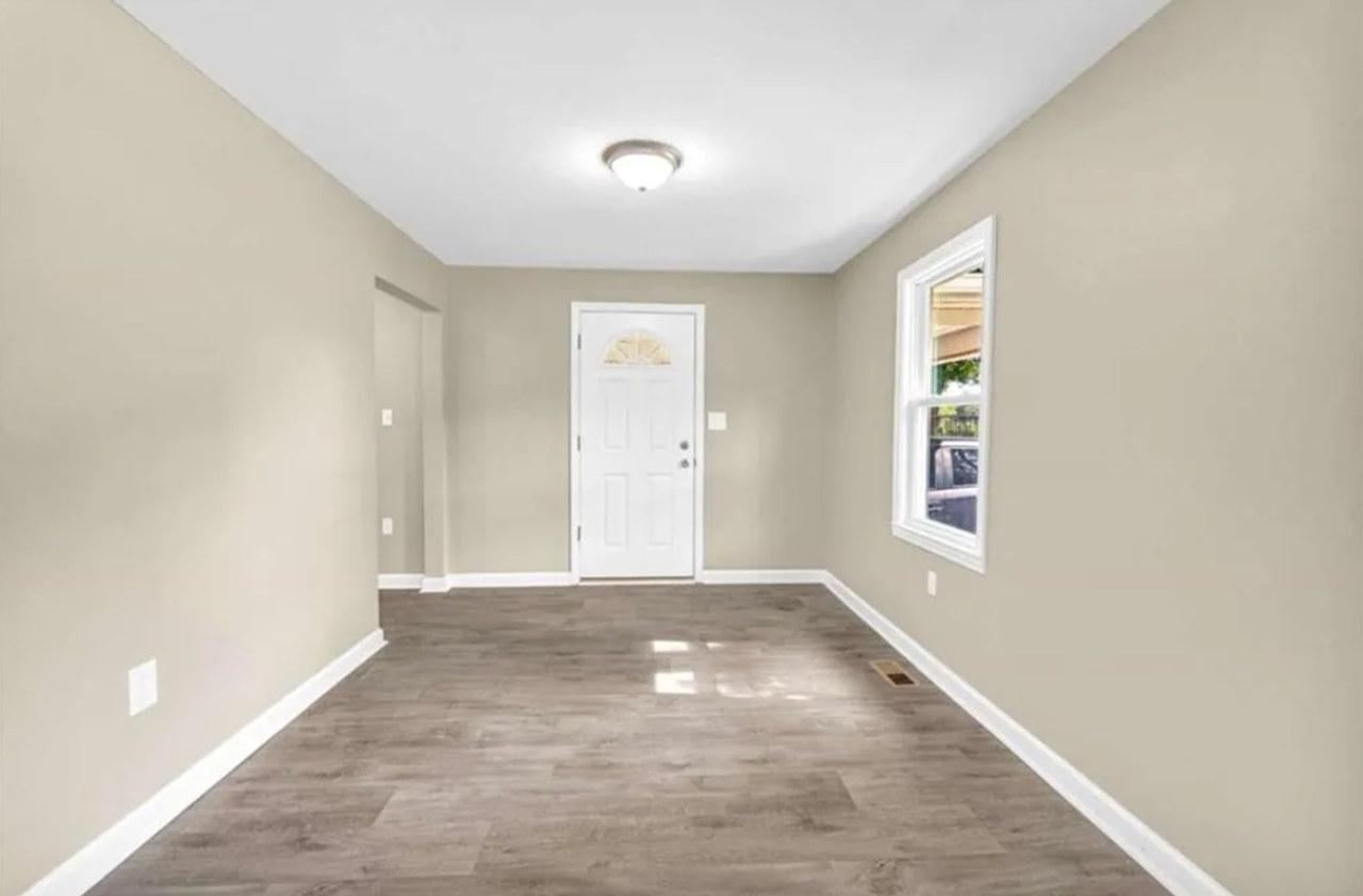 266 Randall St - Photo 4 of 17