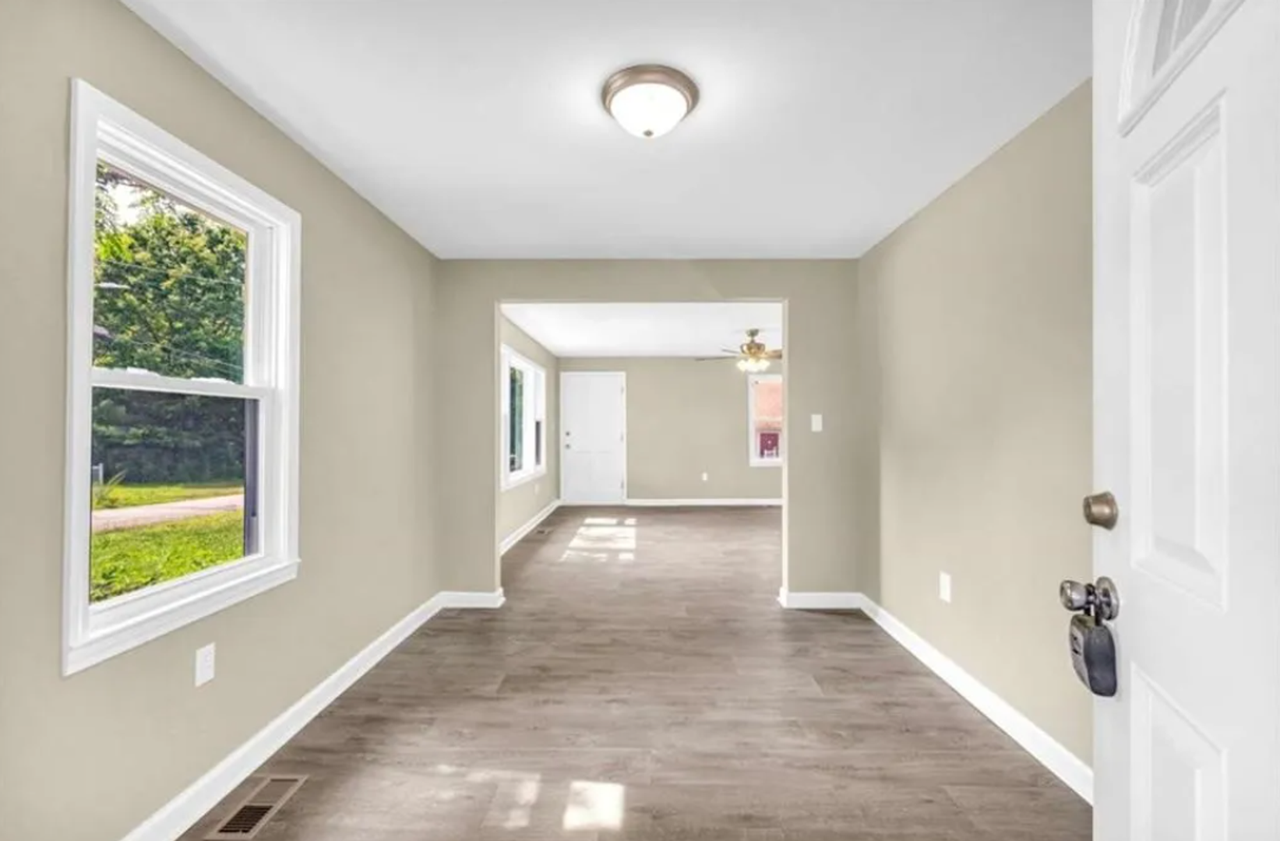 266 Randall St - Photo 5 of 17
