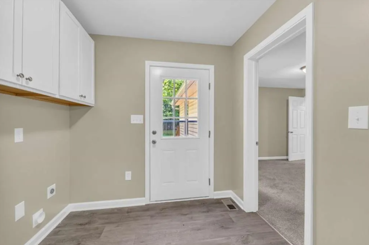 266 Randall St - Photo 6 of 17