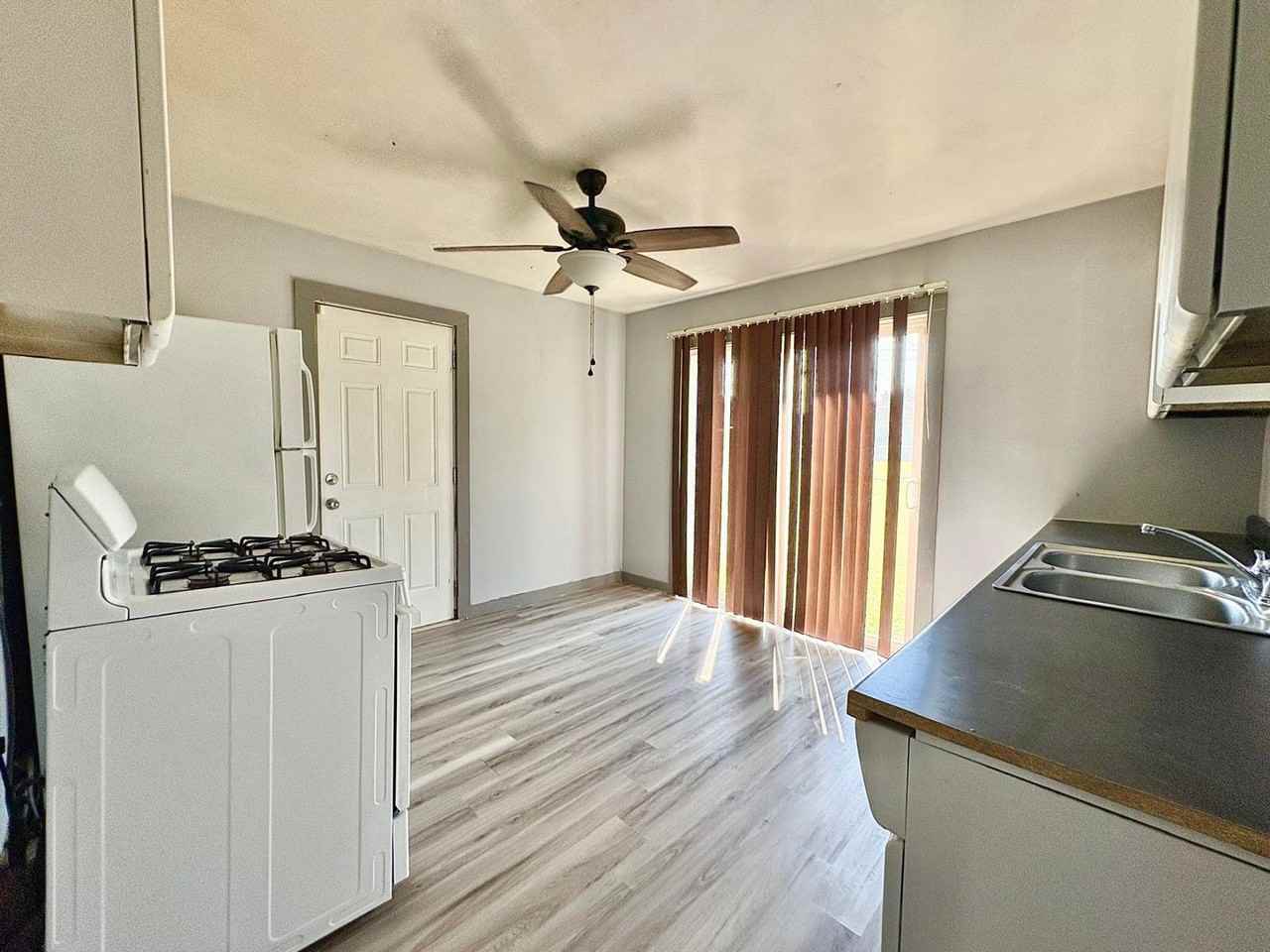 811 Fairway St - Photo 3 of 7