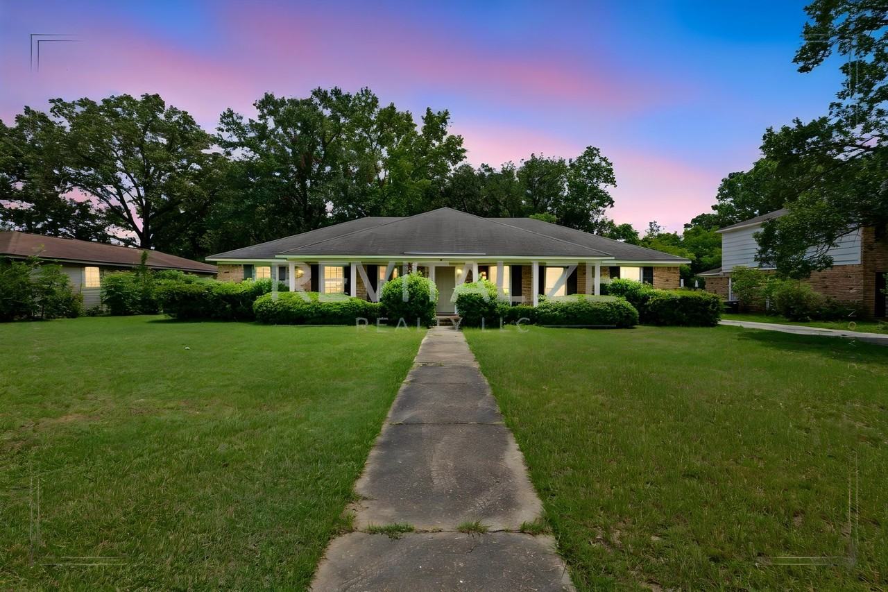 1211 Vendome Dr W