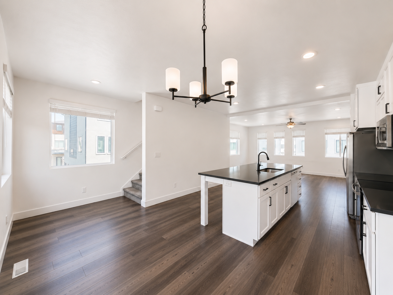 532 S 1080 W - Photo 4 of 22