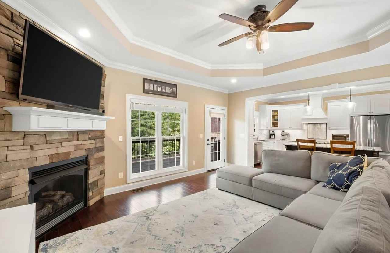 102 Anniston Way - Photo 3 of 28