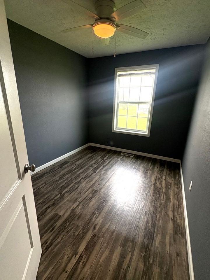 222 Green Leaf Dr - Photo 4 of 9