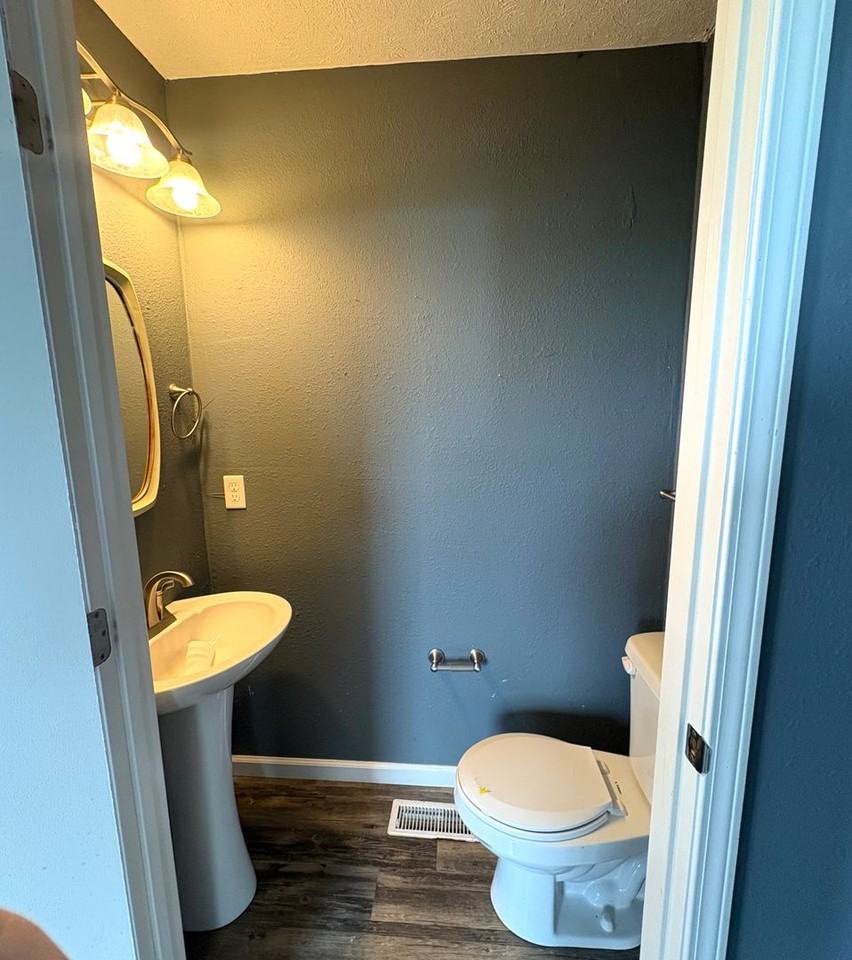 222 Green Leaf Dr - Photo 5 of 9