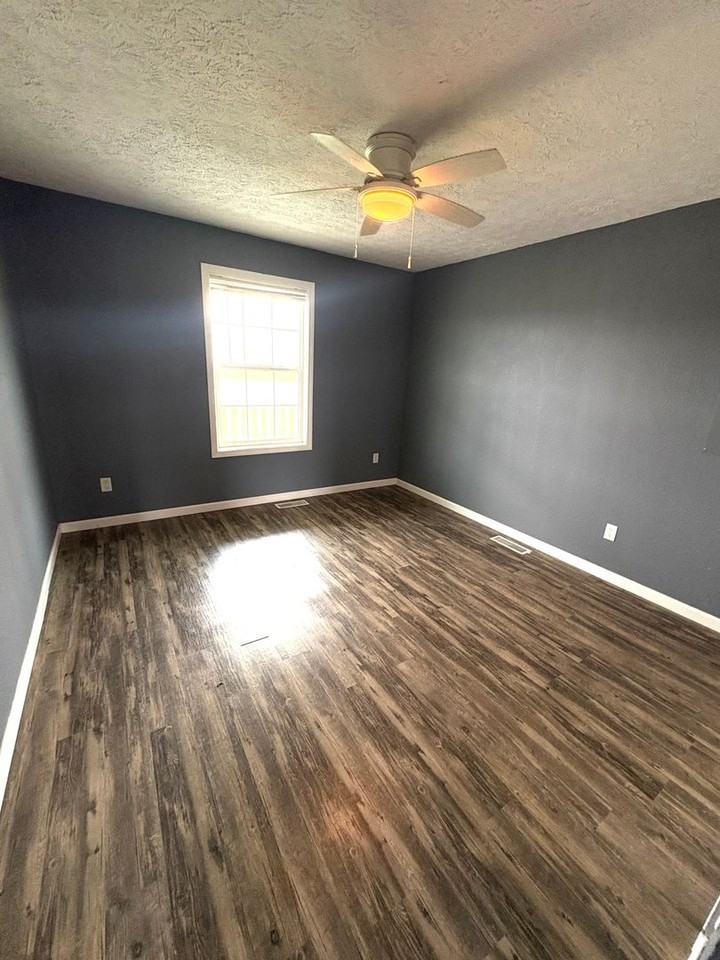 222 Green Leaf Dr - Photo 6 of 9