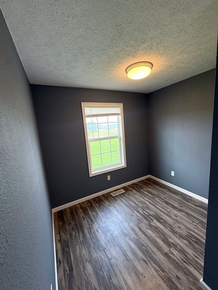 222 Green Leaf Dr - Photo 7 of 9