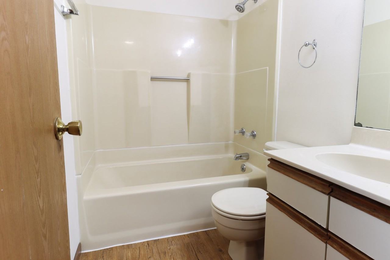 Greentree Condominiums - Photo 4 of 22