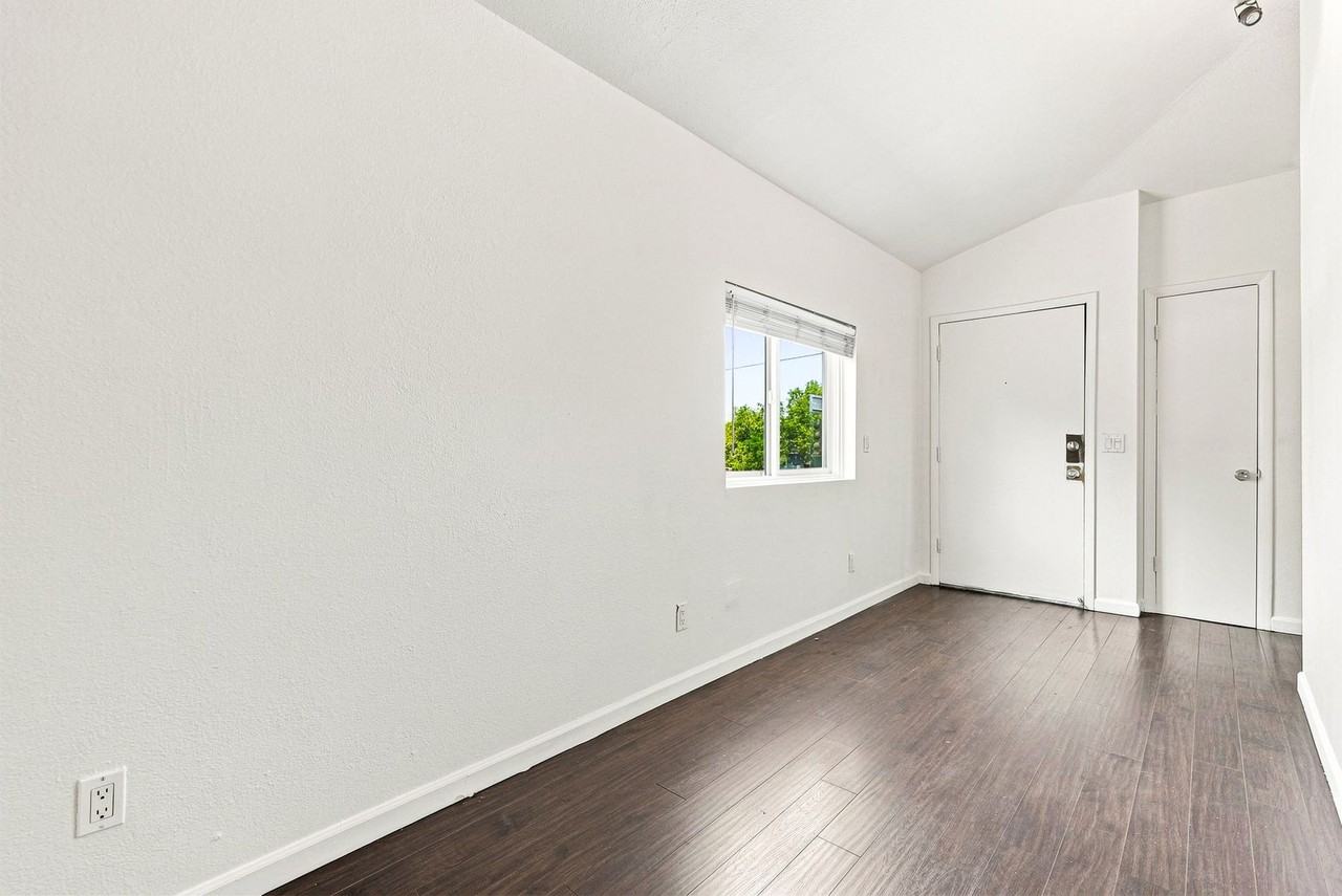 2100 S Logan St - Photo 5 of 17