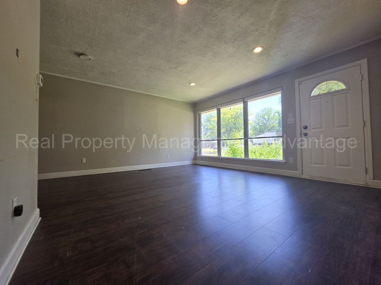 22041 Jerome St - Photo 3 of 21