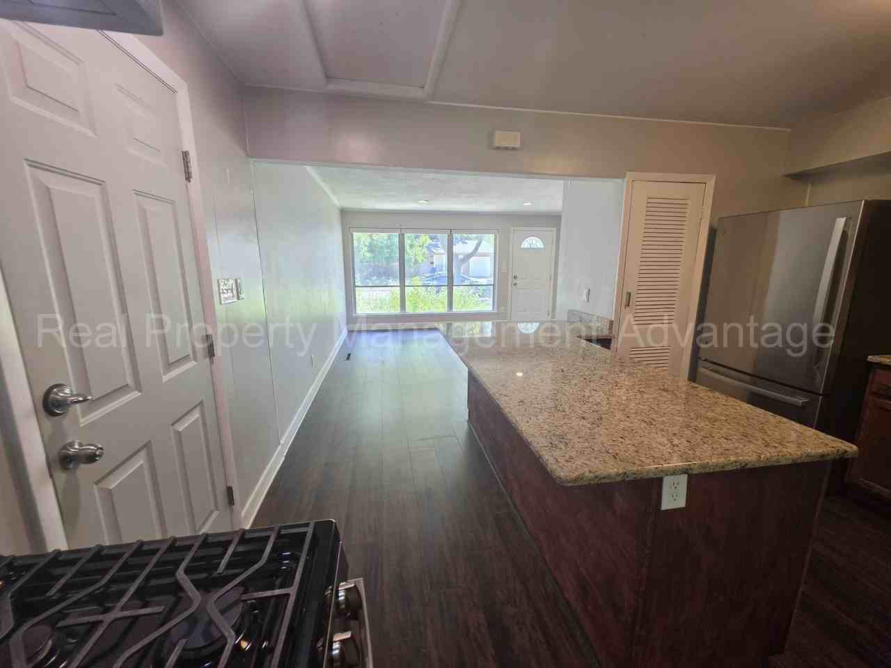 22041 Jerome St - Photo 5 of 21