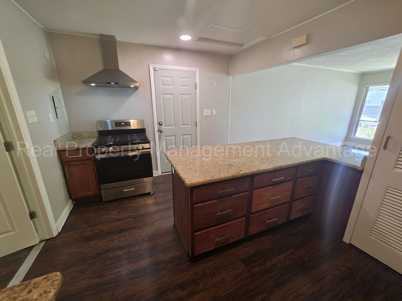 22041 Jerome St - Photo 7 of 21