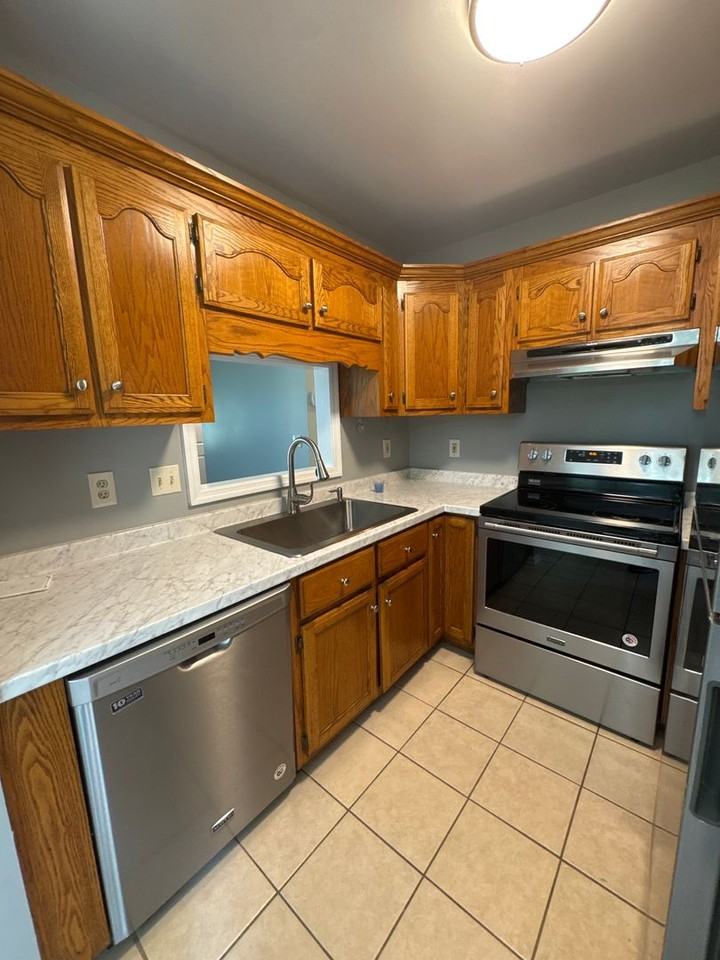 3017 Frontier Ln - Photo 4 of 17