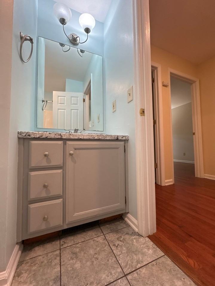 3017 Frontier Ln - Photo 6 of 17