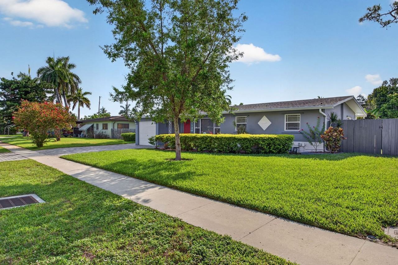 1240 Sw 3rd Ter - Photo 5 of 39