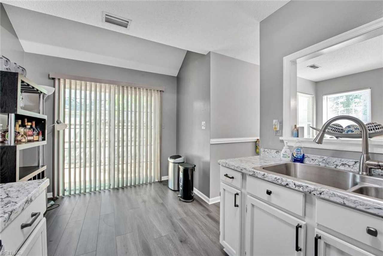 178 Old Bridge Rd - Photo 7 of 24