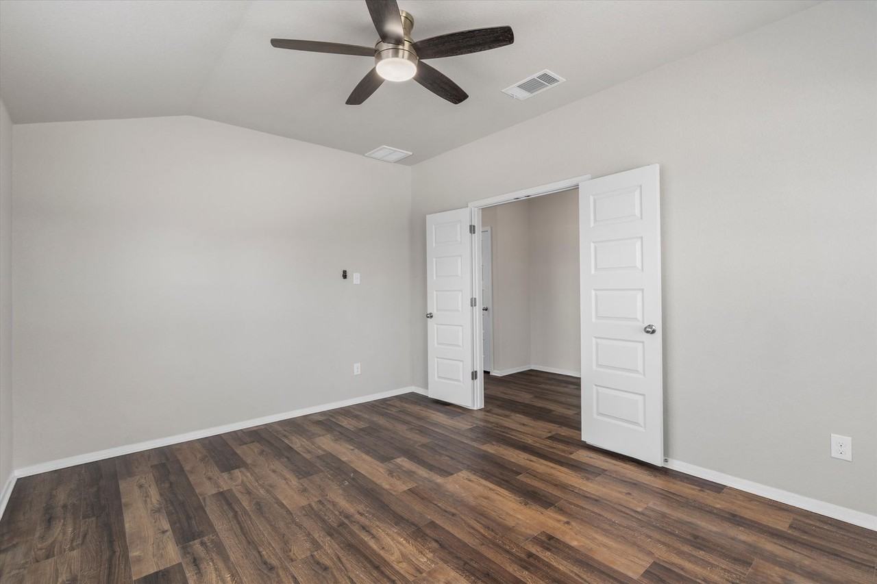 3906 Crockett Ave - Photo 5 of 38