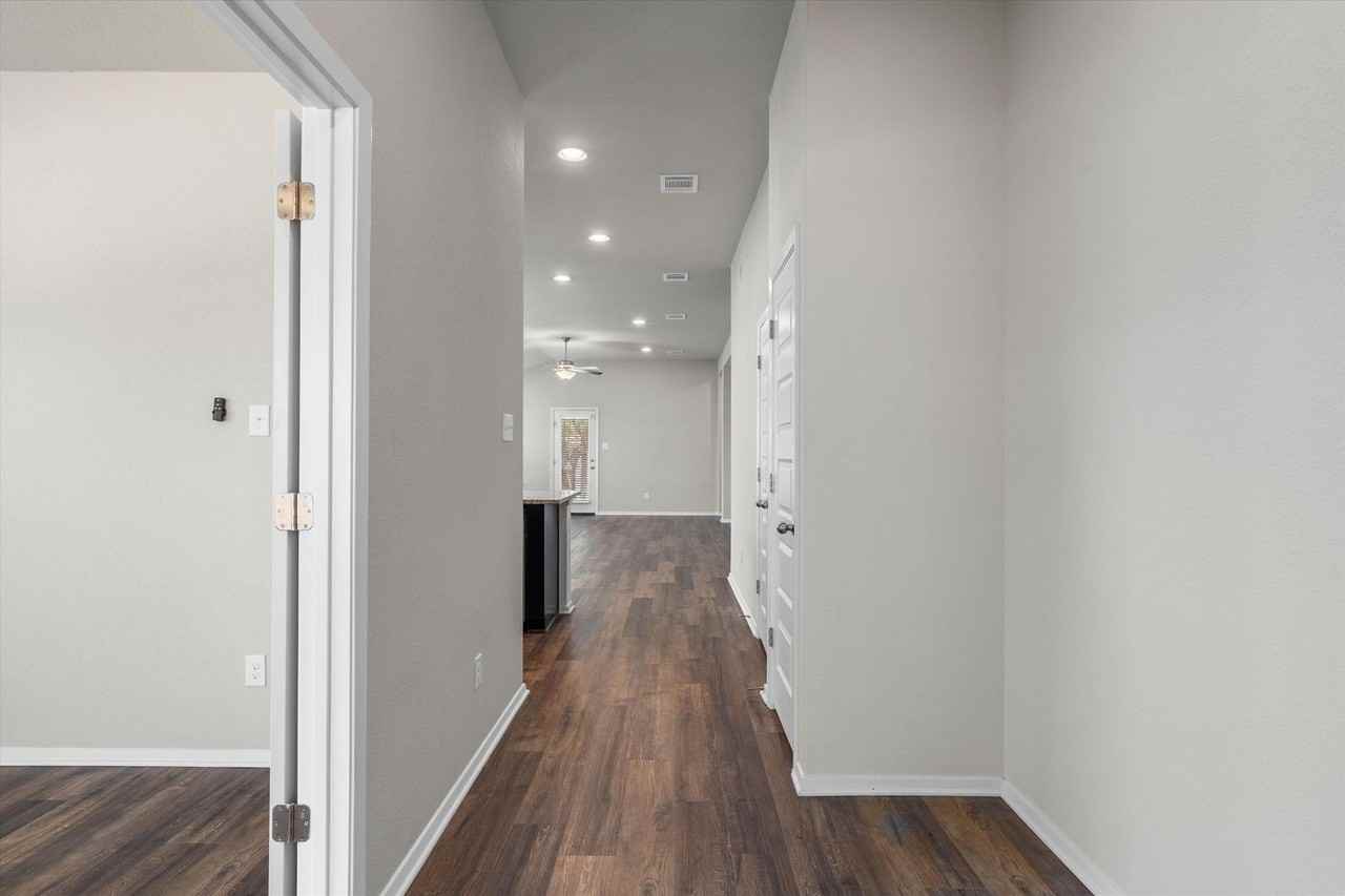 3906 Crockett Ave - Photo 6 of 38