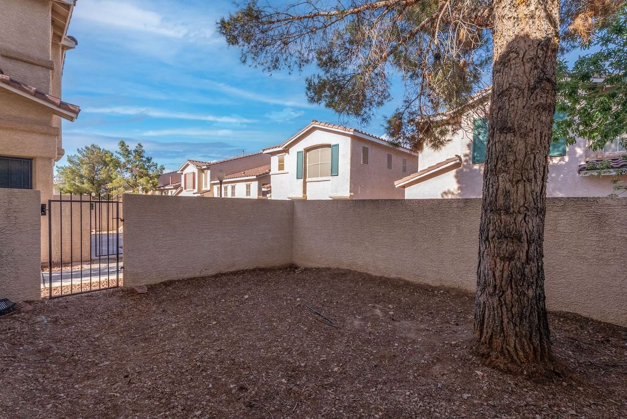 9688 Belle Regal St - Photo 2 of 31