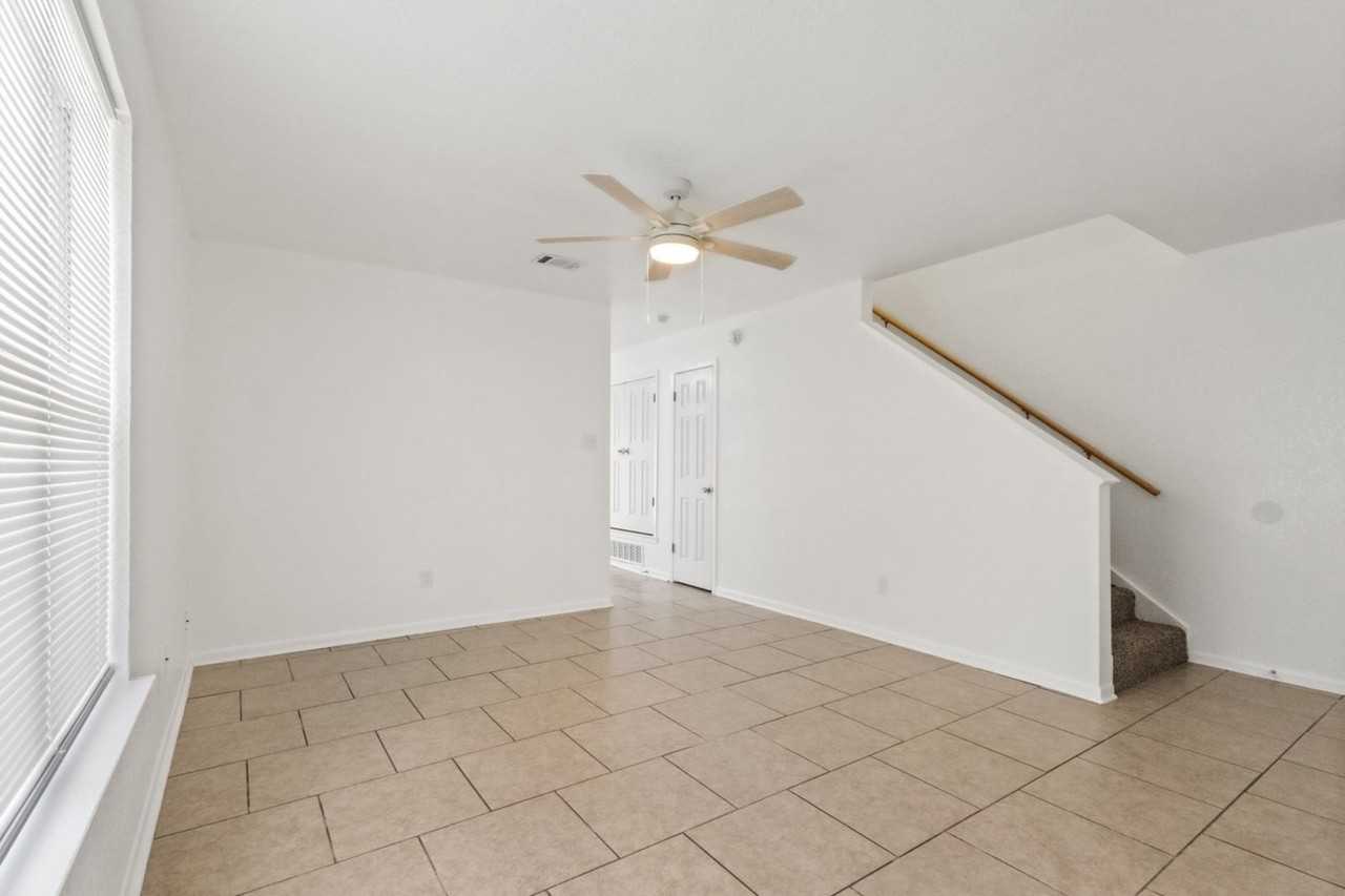 2410 Royal Crest Cir - Photo 3 of 18