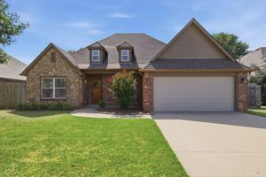 featured image of 14738 Courtney Dr