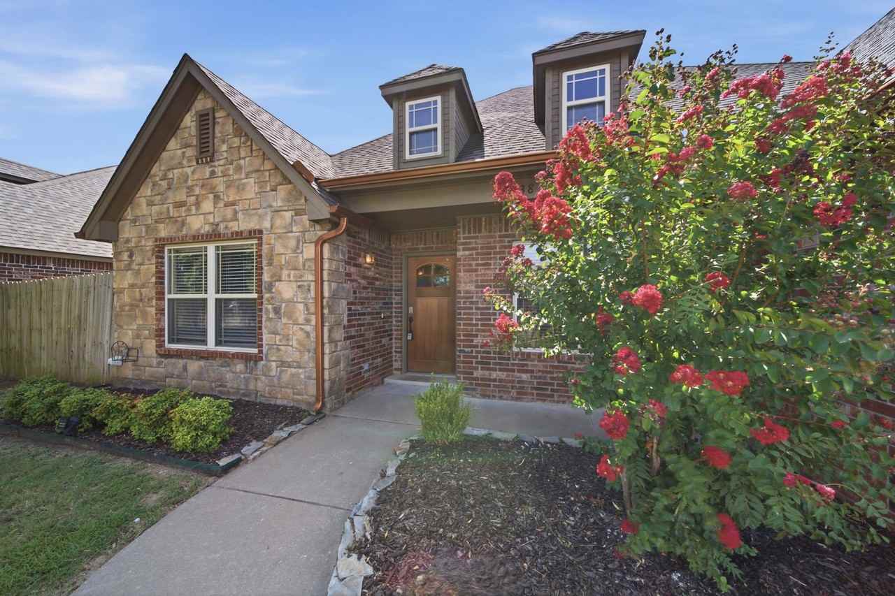 14738 Courtney Dr - Photo 3 of 25