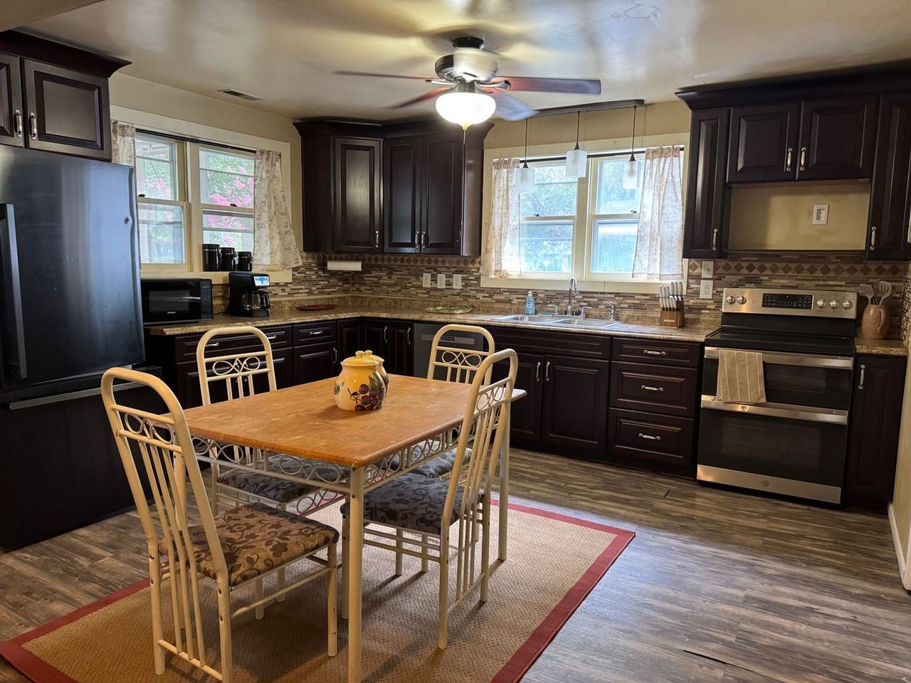 312 Beach St - Photo 5 of 27