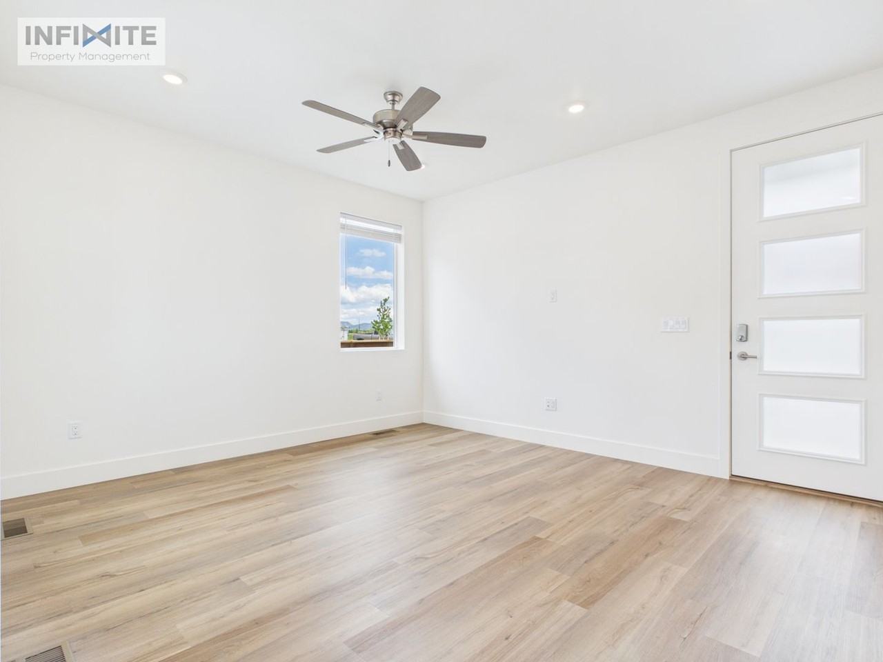 4814 Briarwood Ln - Photo 2 of 21