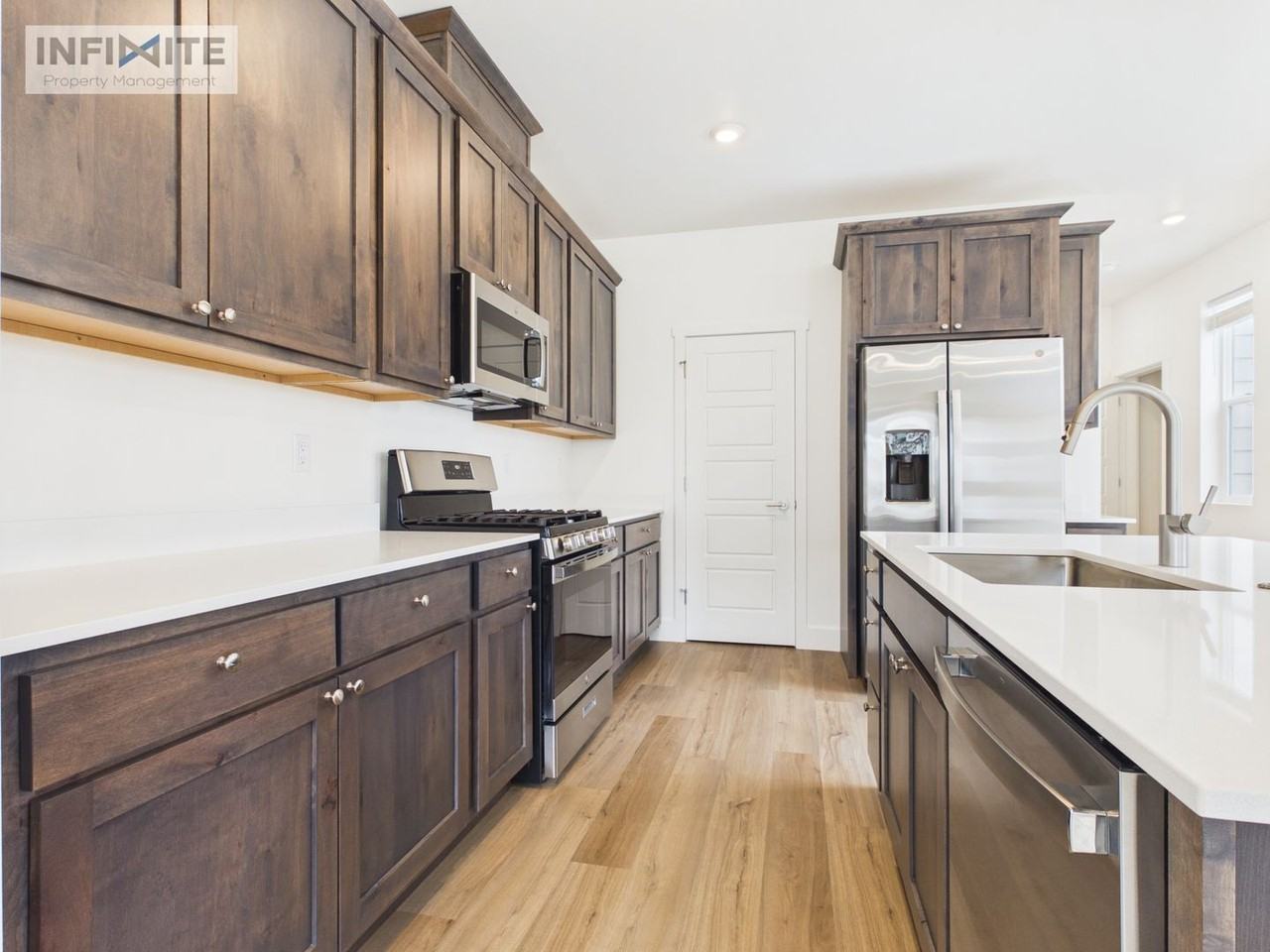 4814 Briarwood Ln - Photo 4 of 21
