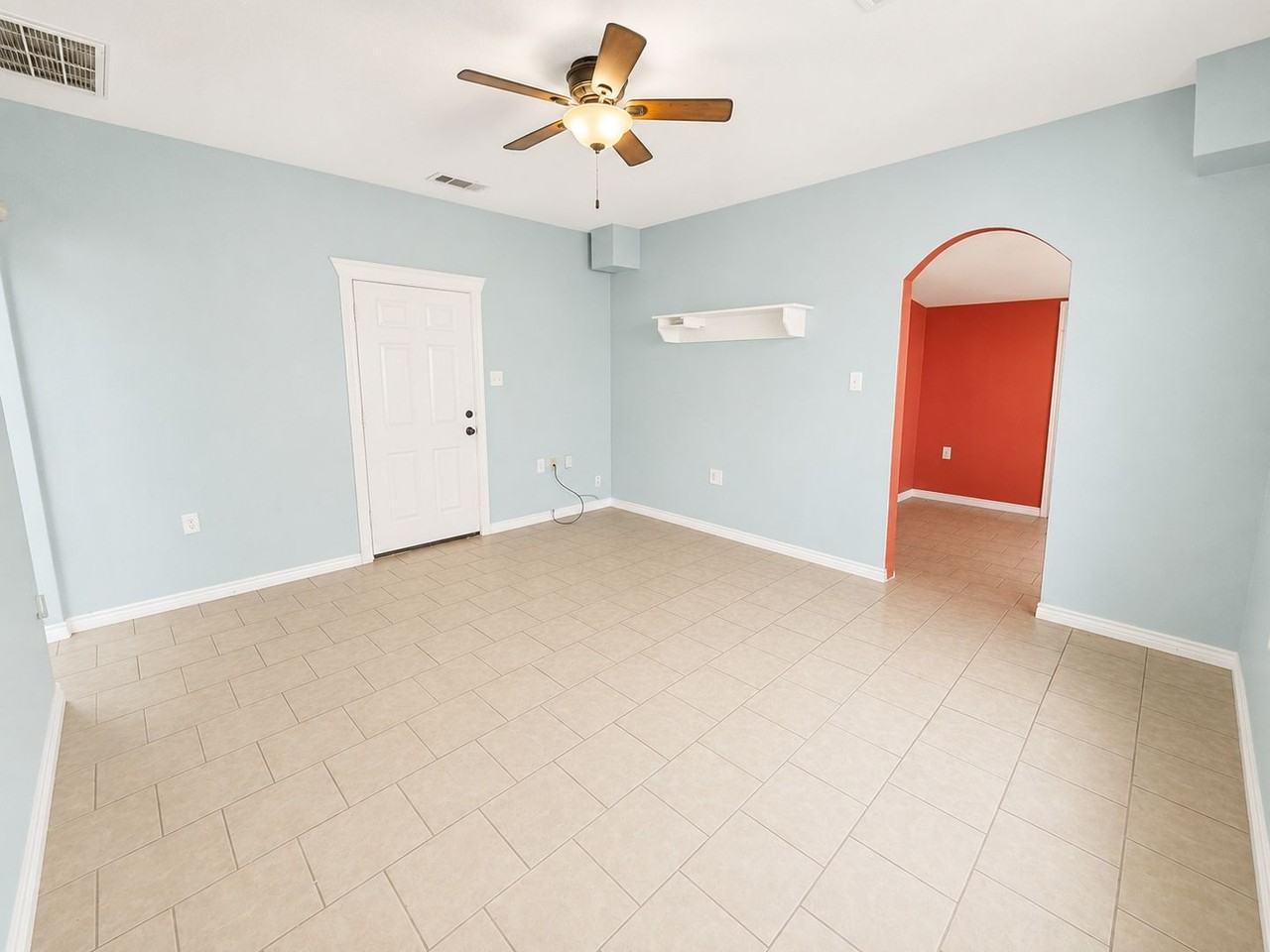 5403 Avenue Q 1/2 - Photo 4 of 13