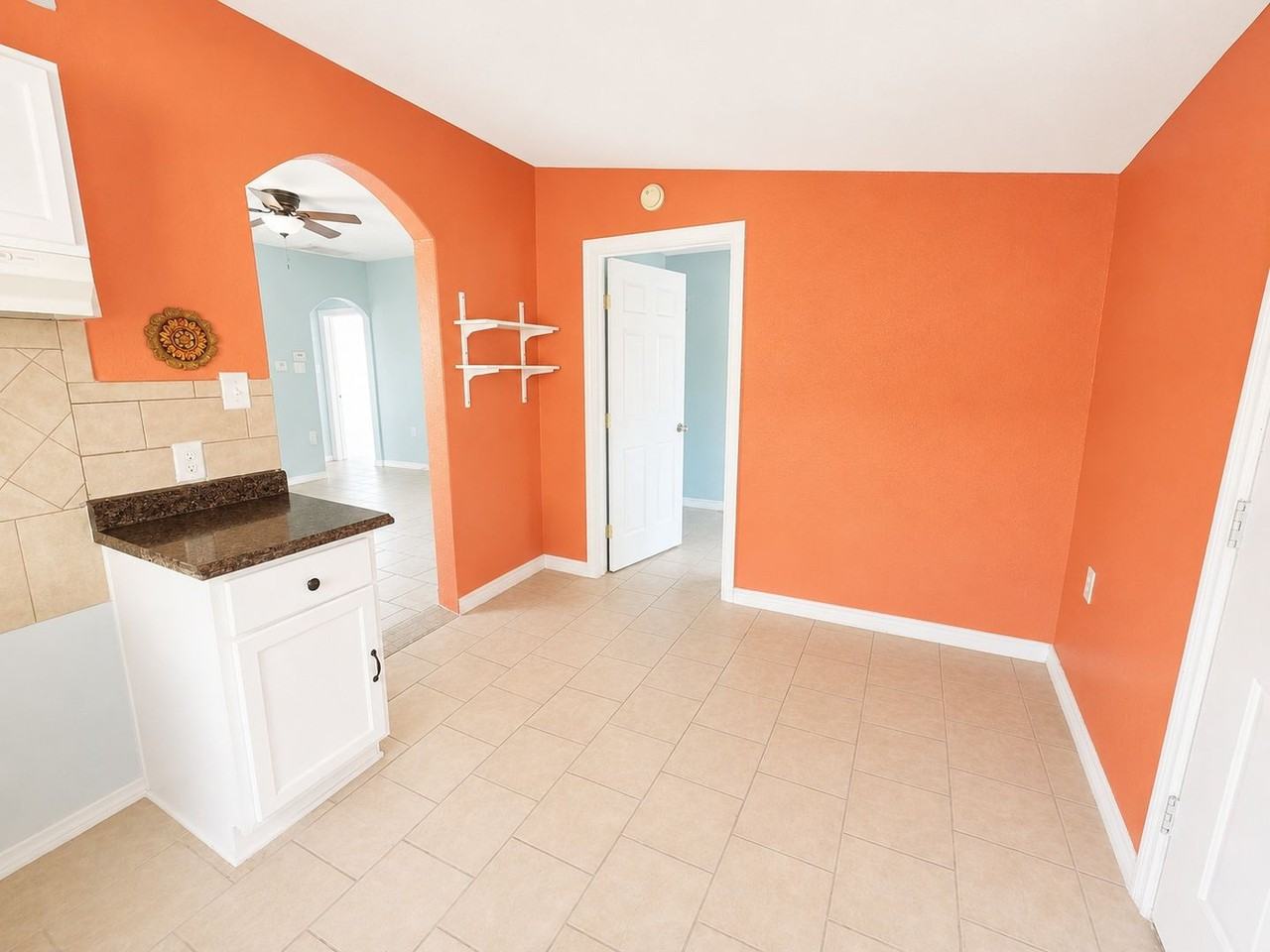 5403 Avenue Q 1/2 - Photo 5 of 13