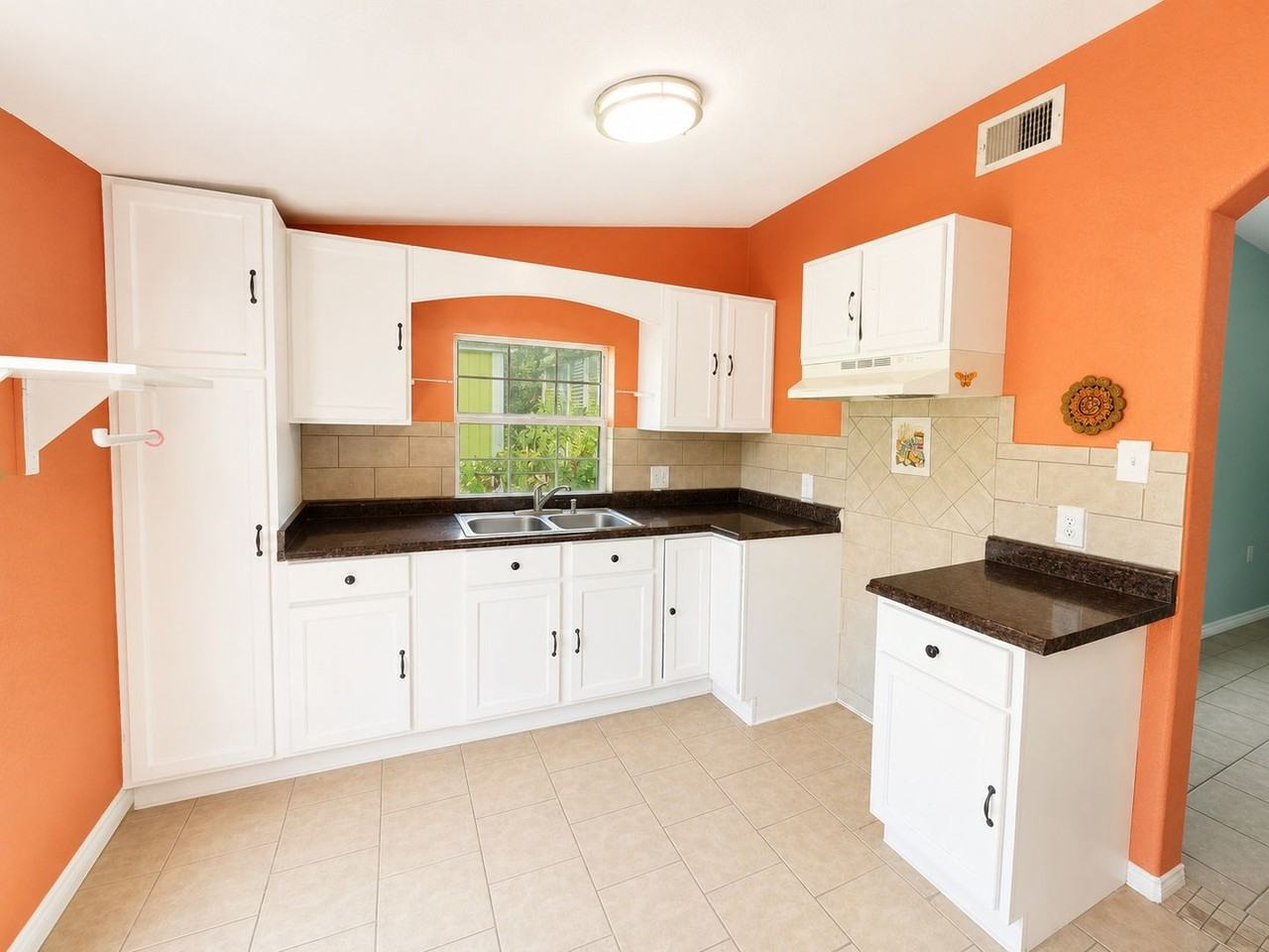 5403 Avenue Q 1/2 - Photo 6 of 13